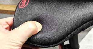 2K POKROWIEC GEL NA SIODŁO WĄSKIE 190/270mm