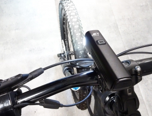 JET AU218 LAMPKA PRZÓD CREE 1000Lm USB-C 4800mAh