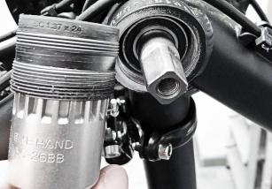 BIKE-HAND YC-26BB KLUCZ DO MISEK SUPORTU NA KWADRAT / OCTALINK