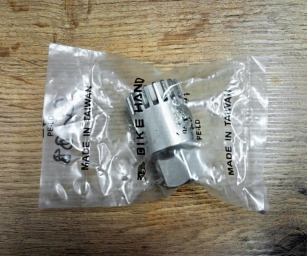 BIKE-HAND YC-26BB KLUCZ DO MISEK SUPORTU NA KWADRAT / OCTALINK