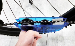 BIKE-HAND YC-791 MYJKA TUNELOWA DO CZYSZCZENIA ŁAŃCUCHA ROWEROWEGO