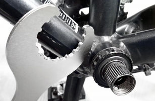 BIKE-HAND YC-27BB KLUCZ DO MISEK SUPORTU HOLLOWTECH II