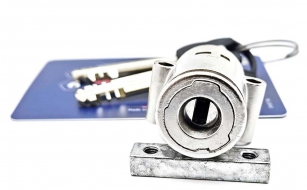 ZAMEK ABUS XPLUS DO AKUMULATORÓW POWERTUBE